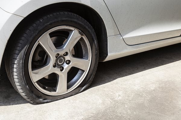 How to fix a flat tire on your car