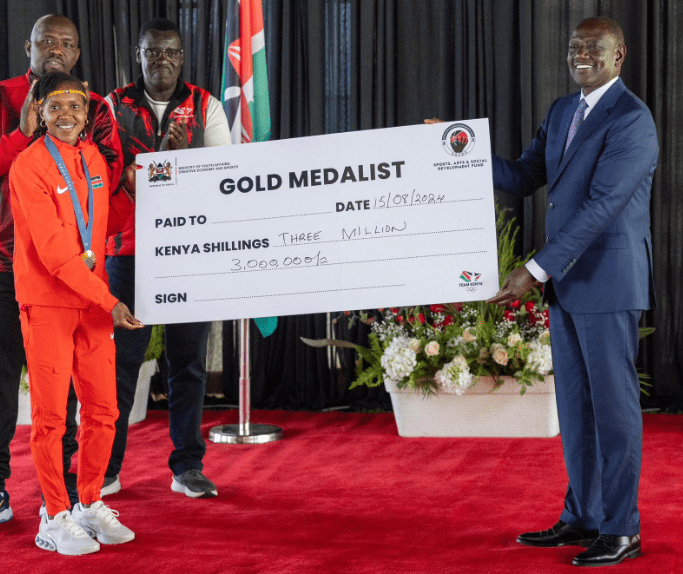 President Ruto Meets Kenyan Olympic Medalists At Eldoret State Lodge. President Ruto awards gifted Kenyan athlete Faith Kipyegon at Eldoret State Lodge. Picture/Courtesy